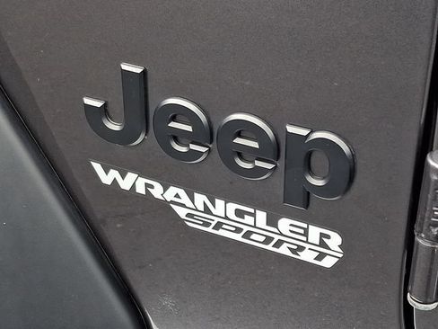 Used 2021 Jeep Wrangler Sport AWD/4WD image 30