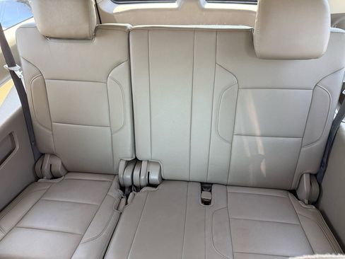 Used 2019 Chevrolet Suburban Premier image 16