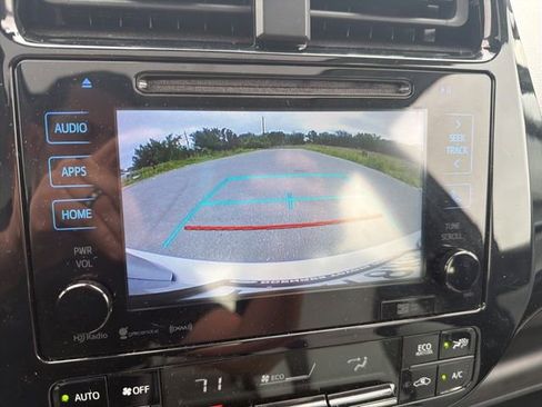 Used 2017 Toyota Prius Four image 15