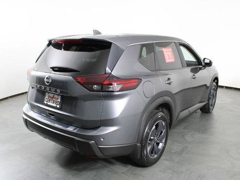 Certified 2025 Nissan Rogue SV FWD image 4