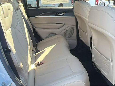 New 2025 Jeep Grand Cherokee Limited w/ Luxury Tech Group II image 18