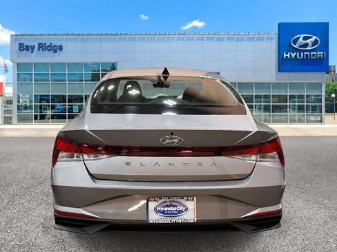 Used 2023 Hyundai Elantra SEL FWD image 5