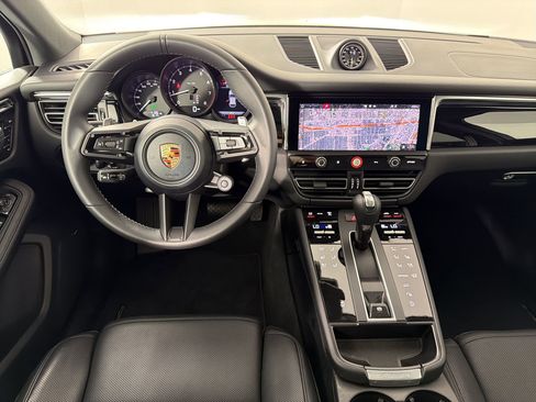 Certified 2026 Porsche Macan AWD/4WD image 27
