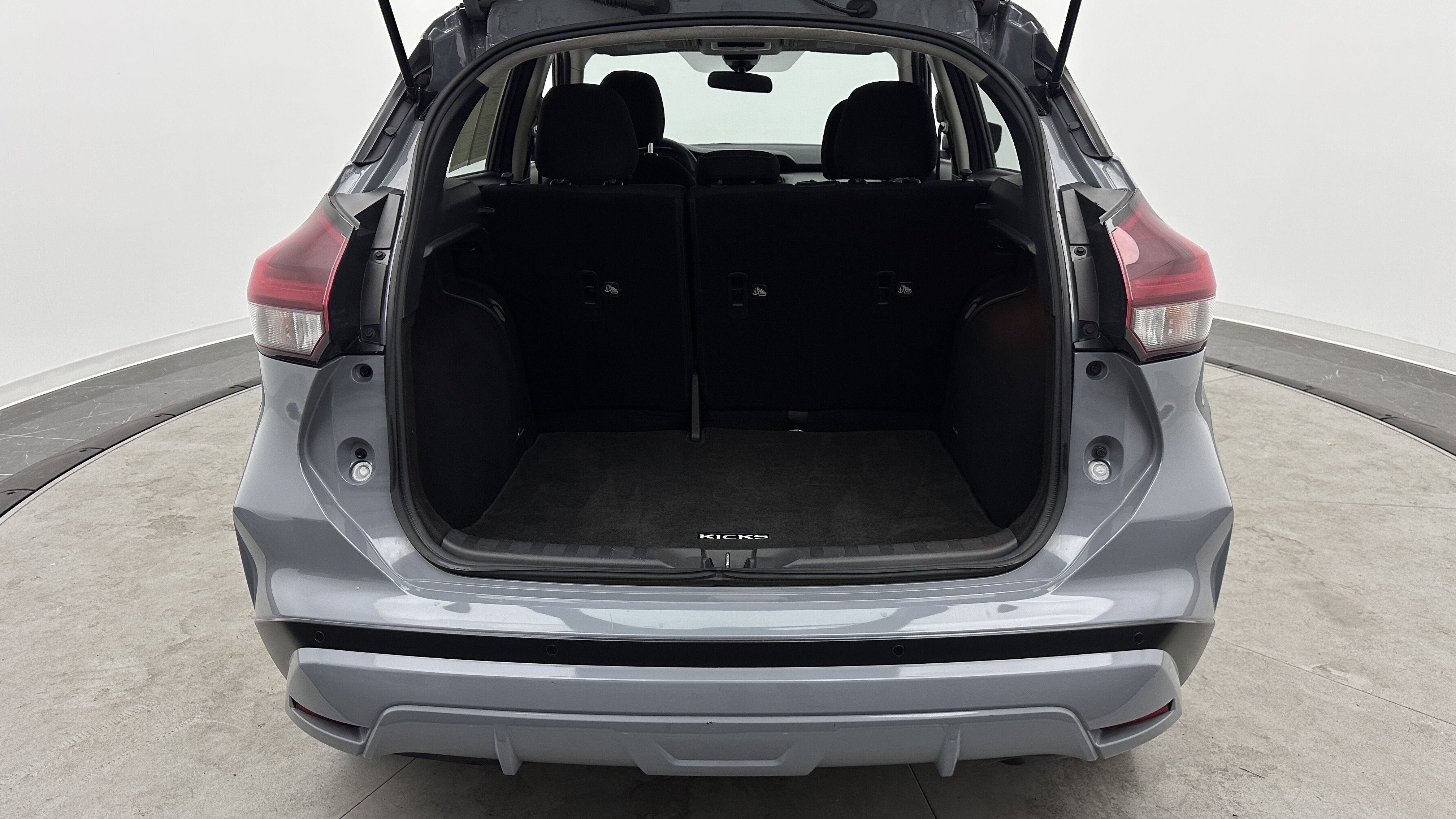 Used 2021 Nissan Kicks SV FWD image 28