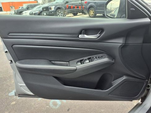 Used 2024 Nissan Altima 2.5 SV image 18