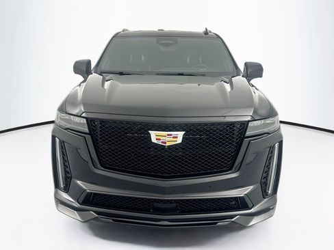 Used 2023 Cadillac Escalade ESV V image 2