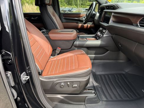 Used 2023 GMC Yukon Denali Ultimate AWD/4WD image 13