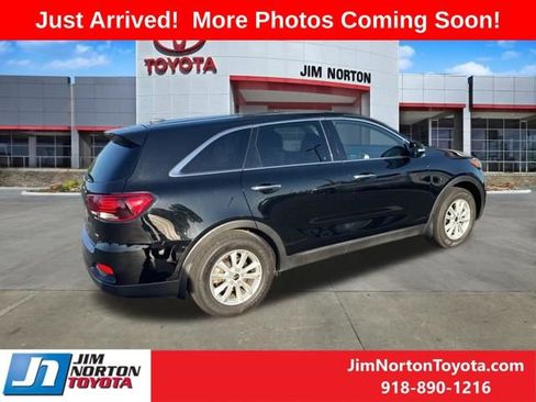 Used 2019 Kia Sorento FWD image 3