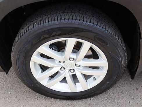 Used 2014 Toyota Highlander LE image 54