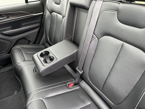 Used 2024 Jeep Grand Cherokee Limited AWD/4WD image 14