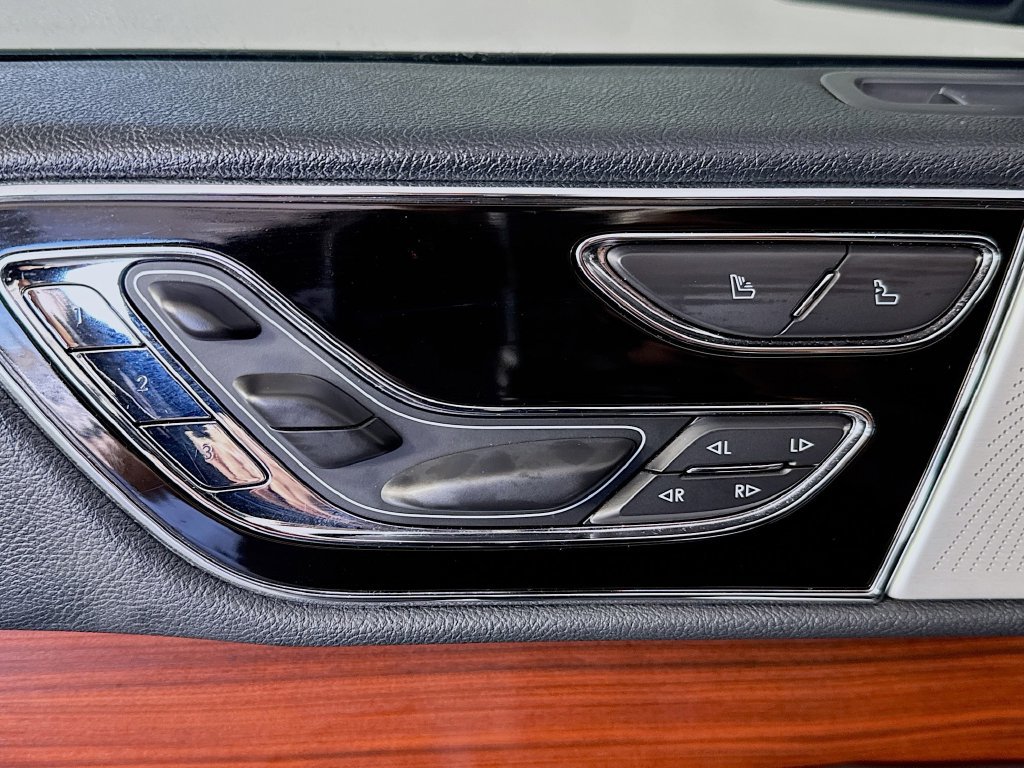 Used 2022 Lincoln Navigator Reserve RWD image 19