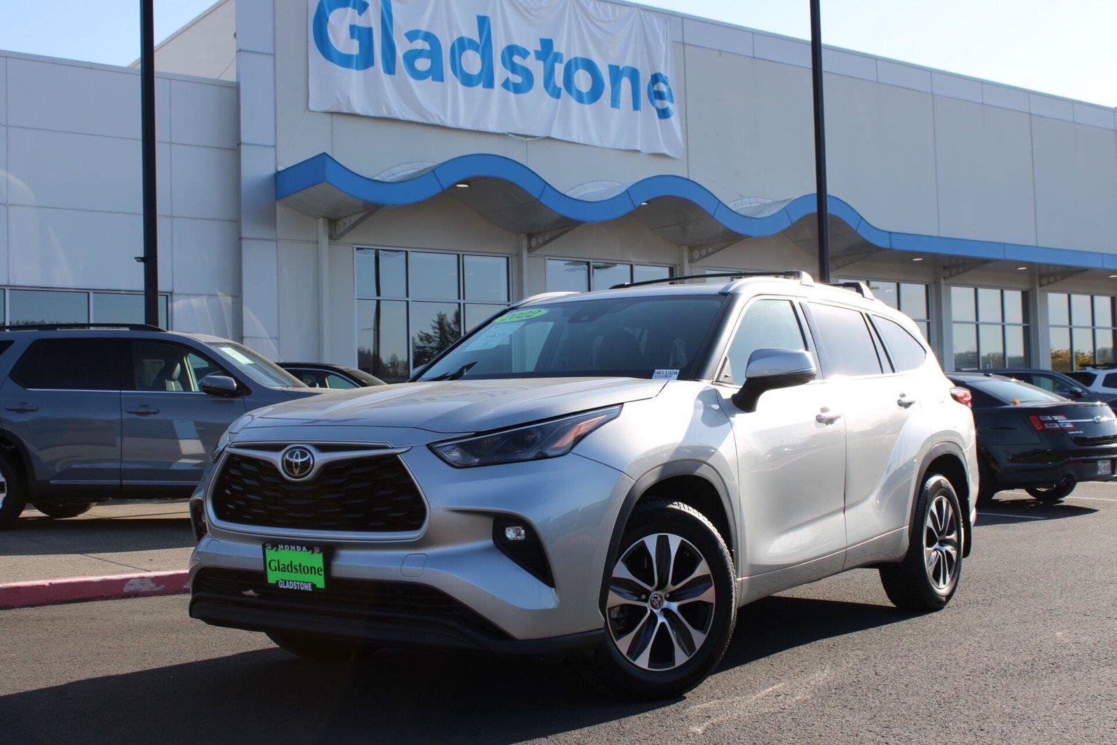 Used 2022 Toyota Highlander XLE AWD/4WD image 4