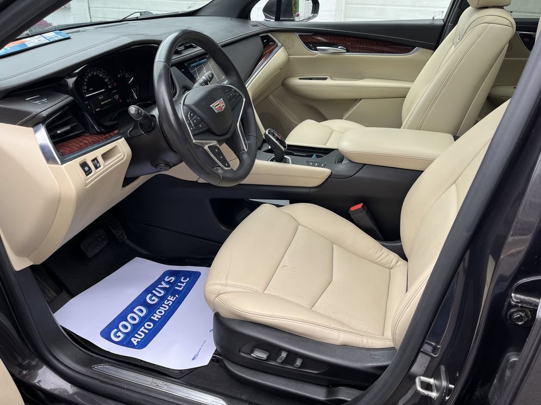 Used 2018 Cadillac XT5 Luxury w/ Driver Awareness Package AWD/4WD image 7