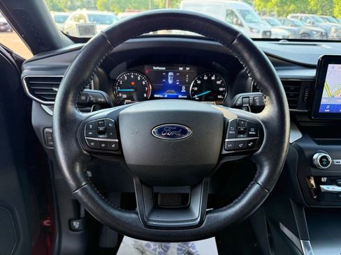 Used 2020 Ford Explorer XLT w/ Equipment Group 202A AWD/4WD image 12