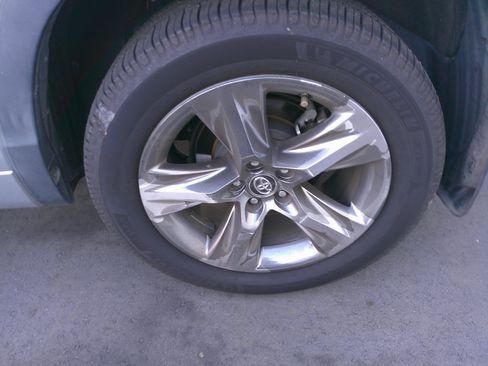 Used 2019 Toyota Highlander Limited Platinum image 10