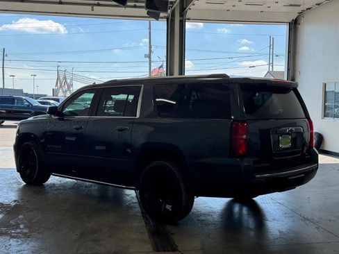 Used 2020 Chevrolet Suburban Premier AWD/4WD image 31