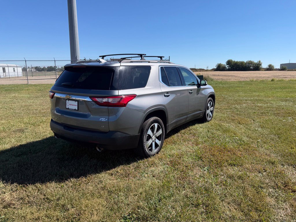 Used 2020 Chevrolet Traverse LT w/ LT Premium Package AWD/4WD image 5