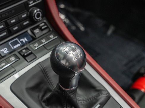 Used 2023 Porsche 718 Boxster Spyder RWD image 32