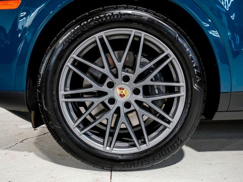 Used 2024 Porsche Cayenne Coupe image 54