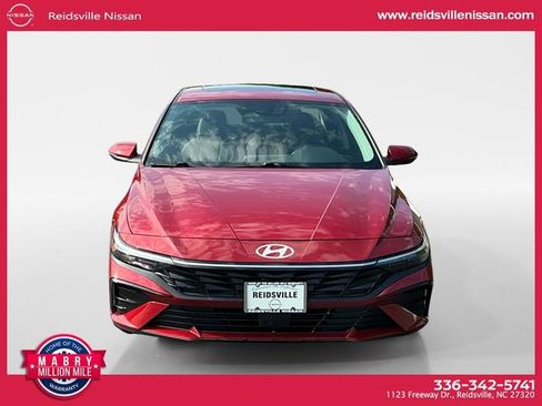 Used 2025 Hyundai Elantra Limited FWD image 9