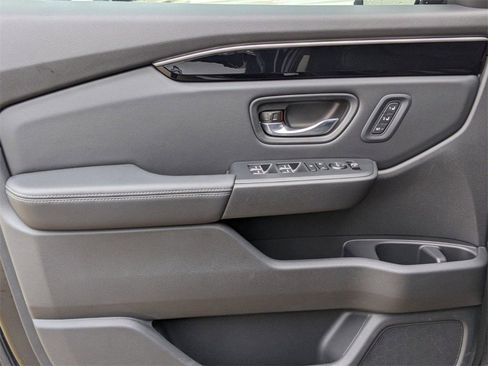 New 2025 Honda Pilot Touring image 13