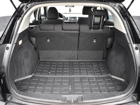 Used 2017 Honda HR-V LX image 18
