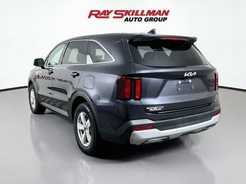 Used 2025 Kia Sorento LX FWD image 5