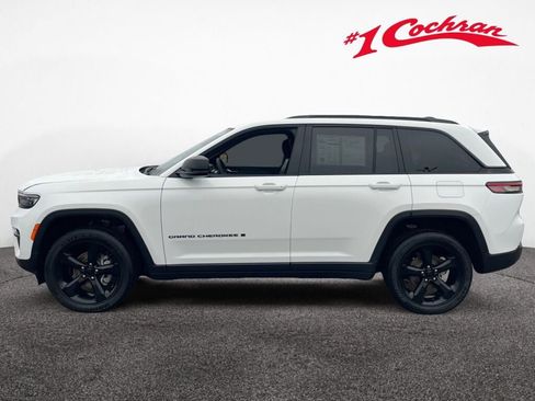 Used 2023 Jeep Grand Cherokee Altitude image 14