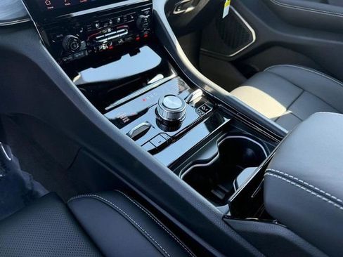 New 2025 Jeep Grand Cherokee Overland w/ Luxury Tech Group IV image 28