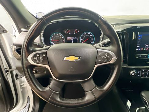 Used 2023 Chevrolet Traverse LT FWD image 17