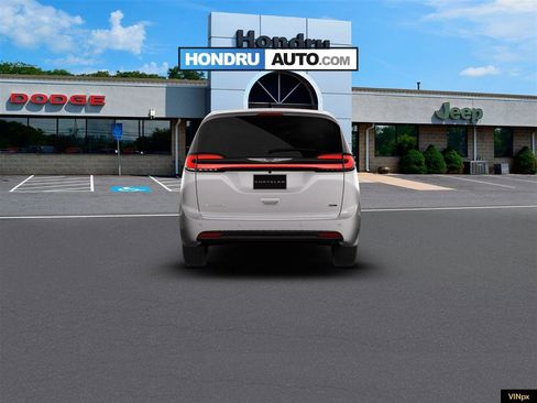 New 2026 Chrysler Pacifica Select image 6