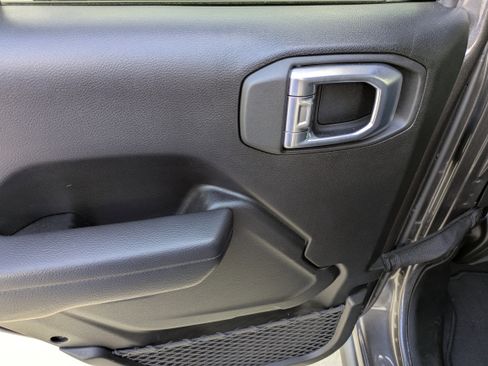 Used 2025 Jeep Wrangler Unlimited Rubicon image 11