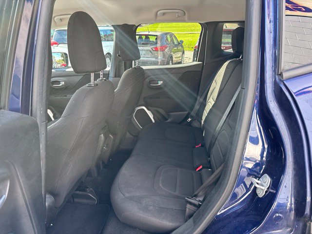 Used 2018 Jeep Renegade Latitude FWD image 10