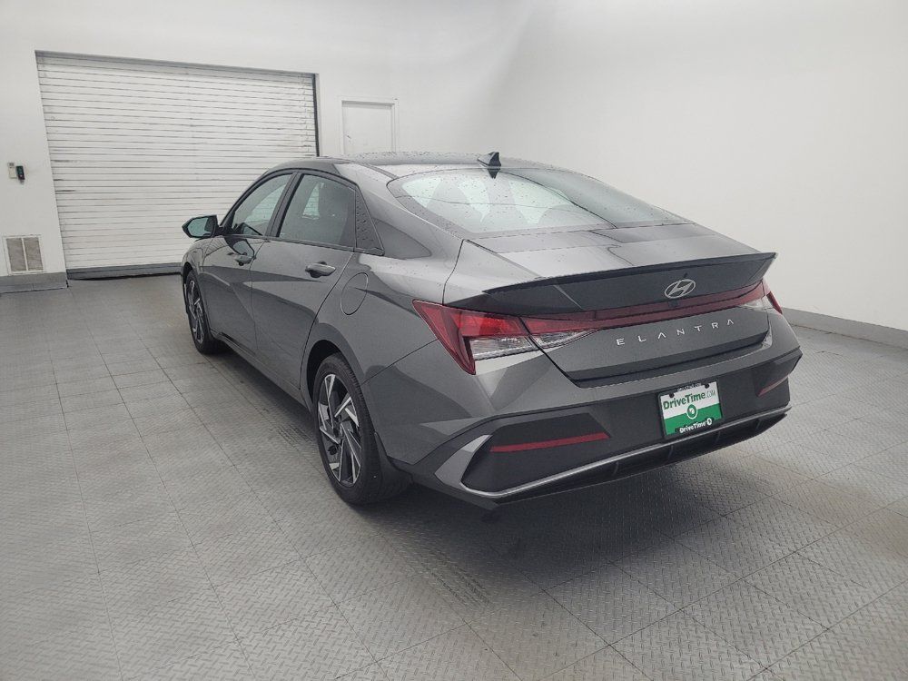 Used 2025 Hyundai Elantra Sport FWD image 5