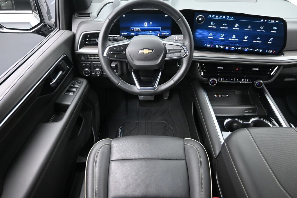 Used 2025 Chevrolet Suburban Premier AWD/4WD image 15