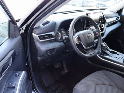 Used 2022 Toyota Highlander LE
