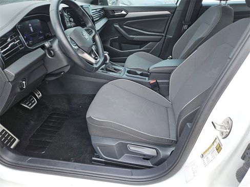 Used 2025 Volkswagen Jetta Sport image 11