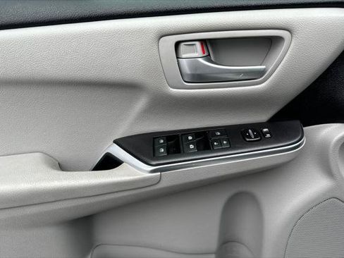 Certified 2017 Toyota Camry LE image 12