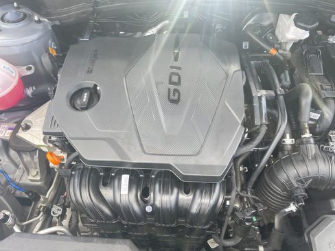 Used 2025 Kia Sportage LX FWD image 32