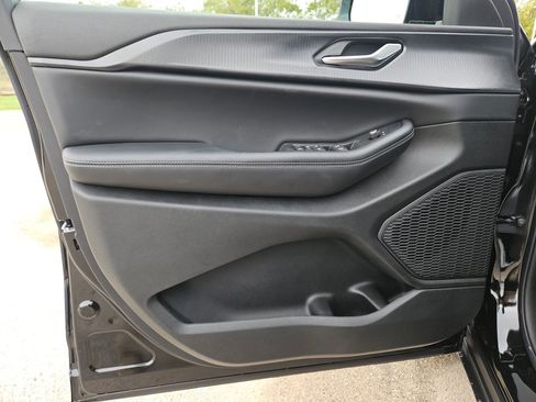 New 2025 Jeep Grand Cherokee Altitude image 11