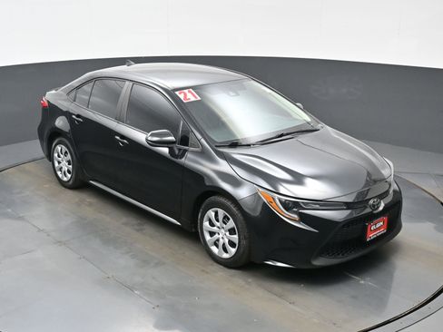 Used 2021 Toyota Corolla LE image 30