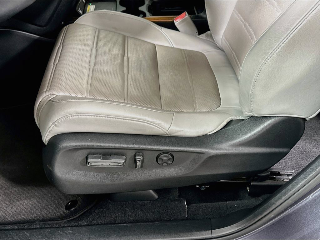 Used 2022 Honda CR-V Touring image 9
