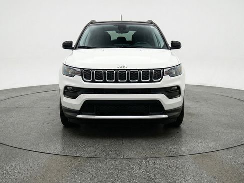 Used 2025 Jeep Compass Limited AWD/4WD image 2