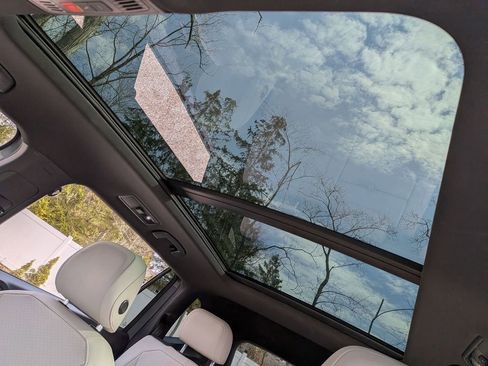 Used 2021 Volkswagen Tiguan SE R-Line w/ 3rd Row Seat Package image 16