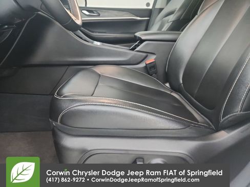 Used 2023 Jeep Grand Cherokee L Limited image 19