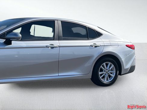 Used 2025 Toyota Camry LE AWD/4WD image 9