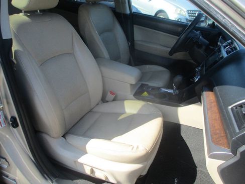 Used 2016 Subaru Outback 3.6R Limited image 7