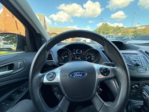 Used 2016 Ford Escape SE FWD image 18