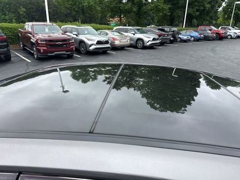 Used 2020 Toyota Camry XLE FWD image 9