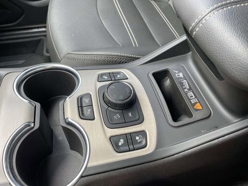Used 2023 GMC Terrain Denali w/ Denali Premium Package AWD/4WD image 25